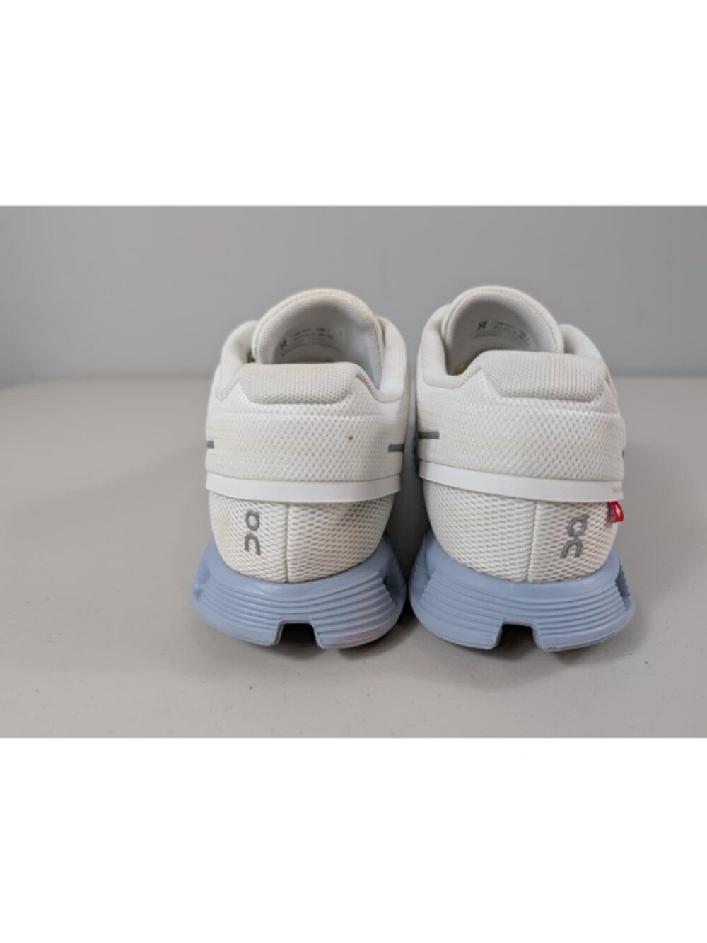 On cloud running sneakers in white/blue color women's size 9 - Picture 6 of 15